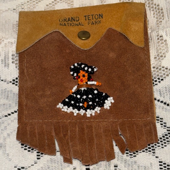 Vintage Leather Pouch with Beaded Design and Fringe - Picture 3 of 8